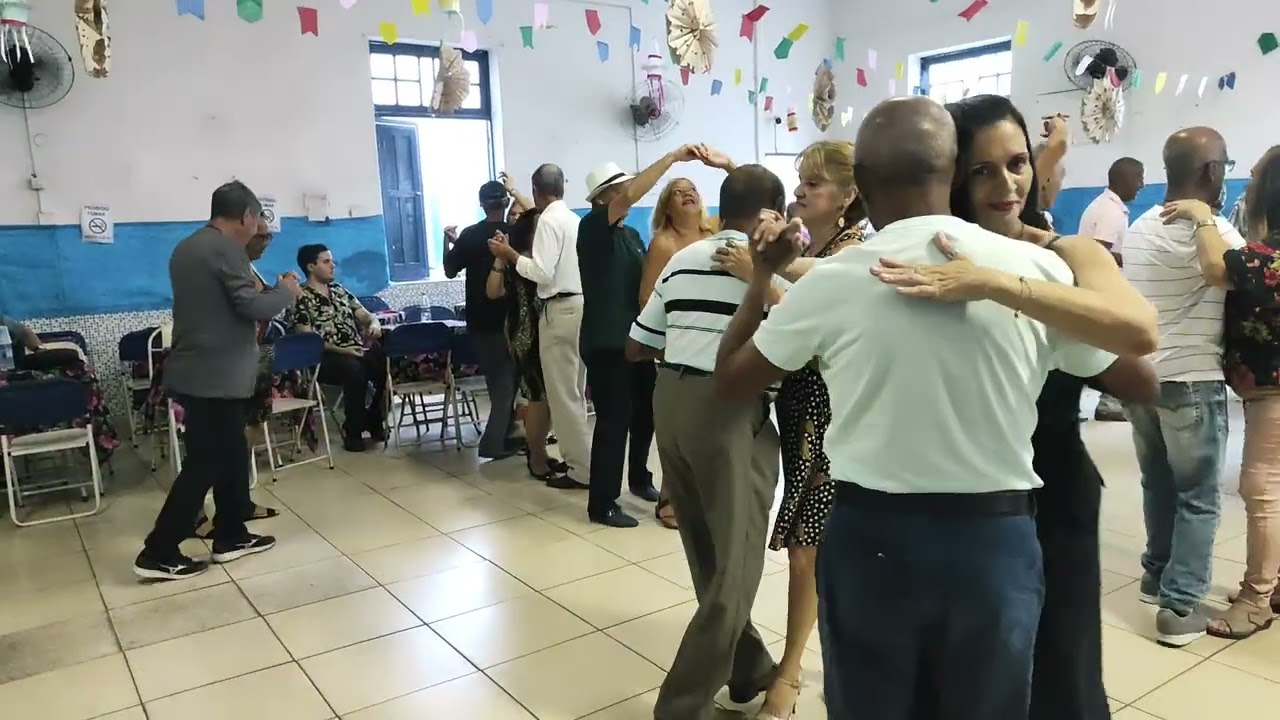 Baile no Clube Ideal da 3 Idade com Leonardo Fender