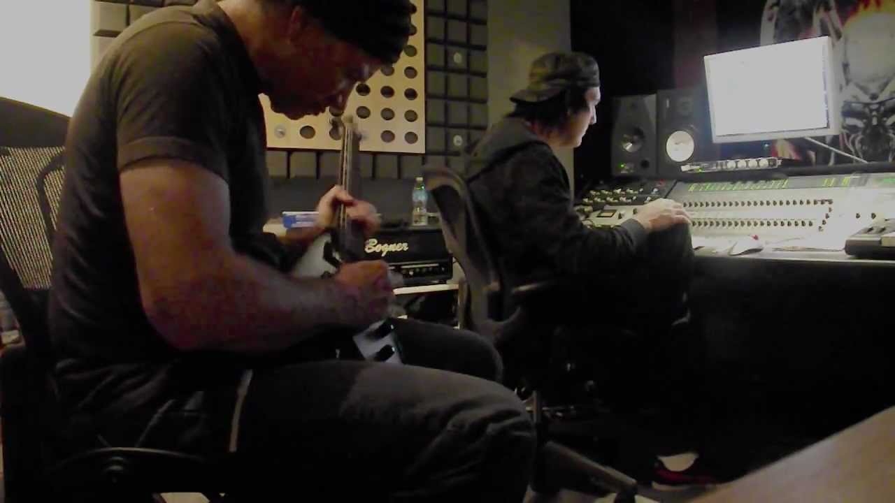 Megadeth - Vic's Garage - Studio Update #11 February 2013 - YouTube