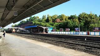 preview picture of video 'Train Passing THIVIM RAILWAY STATION, GOA'