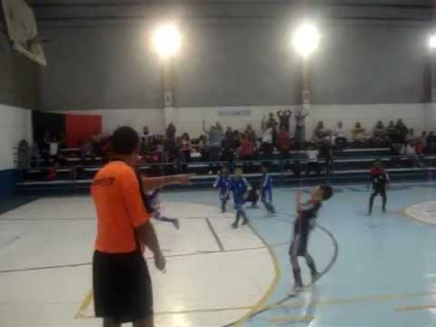 Gol do Robinho  metalurgico contra o Gremetal Santos