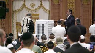 שעיור להצלחת עם ישראל עם הרב המקובל הרב יעקב עדס שליט"א והרב יוסף חיים גבאי שליט"א (הרב יוסף חיים גבאי) - התמונה מוצגת ישירות מתוך אתר האינטרנט יוטיוב. זכויות היוצרים בתמונה שייכות ליוצרה. קישור קרדיט למקור התוכן נמצא בתוך דף הסרטון