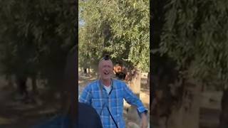 הרב ליאו די מניח תפילין ורוקד בהר הבית #הרהבית #ישראל #ביבי #תפילין #ריקוד (ישיבת הר הבית) - התמונה מוצגת ישירות מתוך אתר האינטרנט יוטיוב. זכויות היוצרים בתמונה שייכות ליוצרה. קישור קרדיט למקור התוכן נמצא בתוך דף הסרטון הרב ליאו די מניח תפילין ורוקד בהר הבית #הרהבית #ישראל #ביבי #תפילין #ריקוד (ישיבת הר הבית) - התמונה מוצגת ישירות מתוך אתר האינטרנט יוטיוב. זכויות היוצרים בתמונה שייכות ליוצרה. קישור קרדיט למקור התוכן נמצא בתוך דף הסרטון