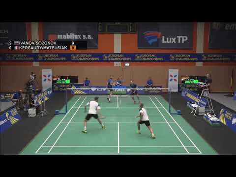 Behind-the-back shot: great reflex in the very first point of match
