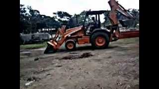 preview picture of video 'operador de reto-escavadeira lelis-SÃO BENTO DE CALDAS'