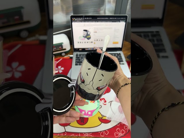 Vídeo relacionado con Roffatide Anime Cyberpunk Edgerunners Tazas: Adam Smasher Mug & Rebecca Coasters Black Coffee Cup Set (Black Cup Ceramic Coasters Lid Spoon) Regalo para la Navidad Cumpleaños