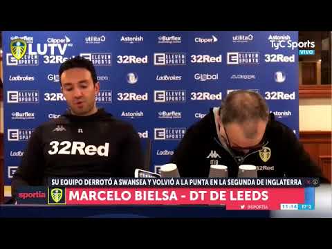 El divertido momento de Bielsa con su traductor