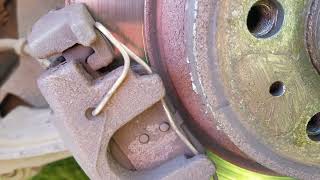 Volvo XC70  V70 D5 brake pad rattle noise- fixed!