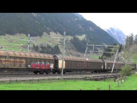 DOPPIA SBB. Re 6/6 CON MERCIONE IN TRANSITO A WASSEN. (CH) 25 - 4 - 2015.