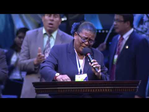 Jehová esta en su templo alábale  que Él Vive ...