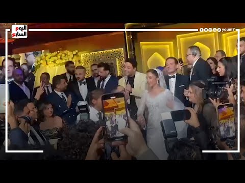 حفل زفاف إسطوري.. الفنان محمد ثروت يبكي من شدة الفرح في عقد قران نجله على لمى الشواربي