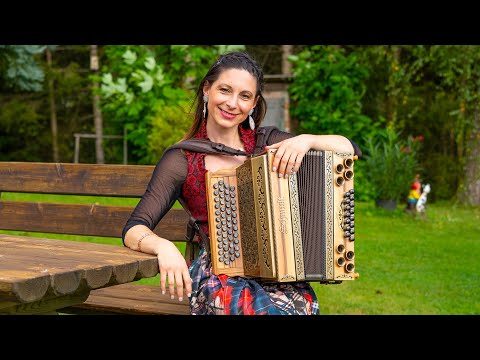 Claudia Hinker spielt den KAISER WIESN MARSCH auf ihrer Steirischen Harmonika!