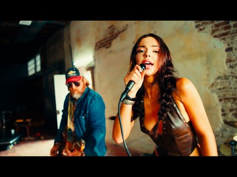 AVA RENN - Fortunate Son (Creedence Clearwater Revival Cover)