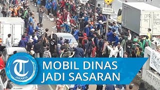 Mobil Plat Merah dan Plat Dinas Jadi Sasaran Kemarahan Massa