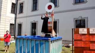 preview picture of video 'Pfarrfest Ottobeuren: Kaplan Pater Christoph Maria beim Chefe versenken'