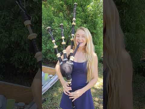 Getting hit in the face by my own tassel 🤣 #bagpipes #celtic #piper #musician