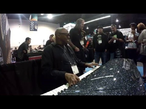 Ellis Hall playing a Vintage Vibe Electric Piano [Isolated audio]