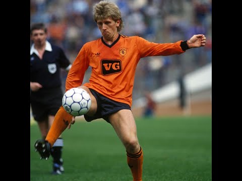 Dundee United  V Hearts - UNITEDS BEST EVER GOAL? -  20 December 1986 - 24 Minutes Of Highlights