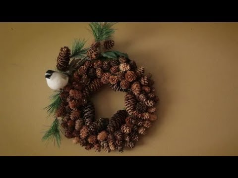 How to Make a Pine Cone Wreath With a Glue Gun :...