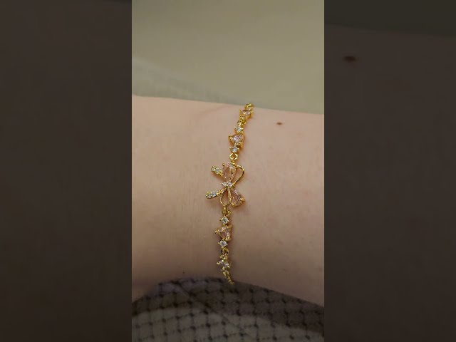 اسوارة باندورا فيونكة ذهبية مزينة باحجار