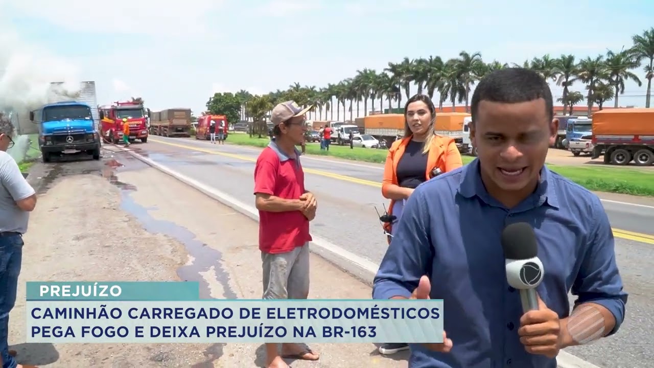 CAMINHÃO CARREGADO DE ELETRODOMÉSTICOS PEGA FOGO E DEIXA PREJUÍZO NA BR-163