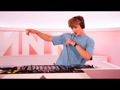 MNM START TO DJ FINALE-SET VOLTRACK