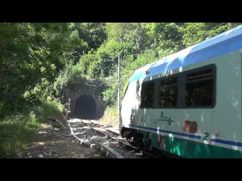 MINUETTO D.  DOPPIA TRAZIONE ESCE DALLA GALLERIA " MEZZAVIA " 16 - 8 - 2014.