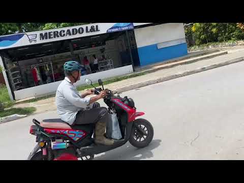 Cuba las calles de los pueblos ahora por el pueblo de la costa norte Caibarién 