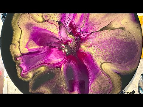 #59 Rocking the negative space for a Sheleeart bloom!