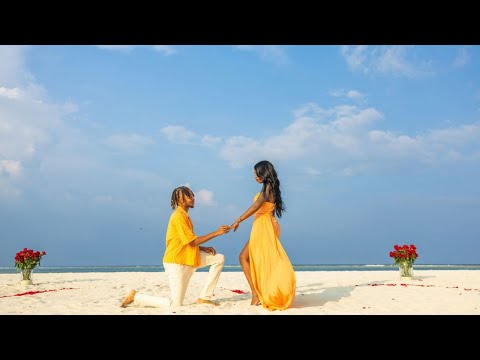 PROPOSING TO MY GIRLFRIEND IN MALDIVES! *Emotional*