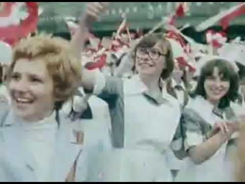 Migawki z przeszłości, 1 Maja – Przemarsz grup zawodowych przed trybuną honorową  01 05 1980r