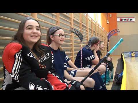 UNIHOKEJ: Niebieszczany na najwyższym stopniu podium. Bukowsko też ma pewny awans