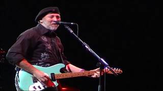 The Richard Thompson Band - "Needle and Thread" (Crowd can't hear Richard's Vocals) Cropredy 2007