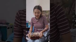 Download lagu Esta Pramanita Cantik Cantik Makan Terong Dilokasi Syuting mp3