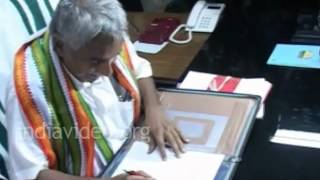 Oommen Chandy taking charge as Kerala CM 