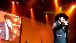 Leonardo Aguilar - Que la dejen ir al baile sola