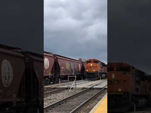 Two BNSF Eastbounds race at Western Springs!