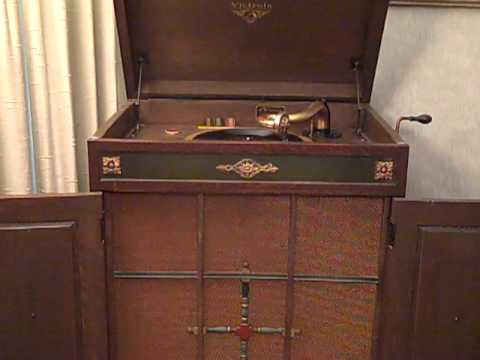 HARRY RESER'S SYNCOPATORS - ON A NIGHT LIKE THIS - ROARING 20'S VICTROLA.MP4