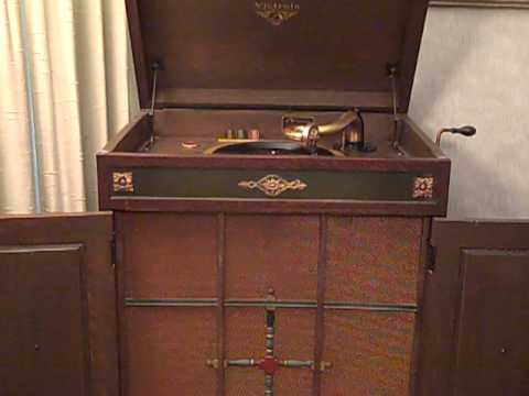 HARRY RESER'S SYNCOPATORS - ON A NIGHT LIKE THIS - ROARING 20'S VICTROLA.MP4