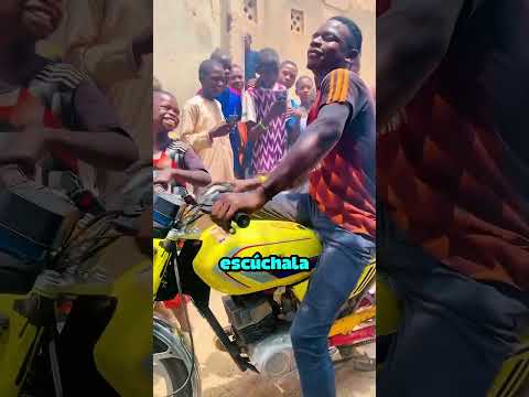 Hizo música con el escape de su moto 😳🏍️🎵