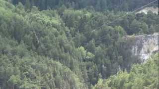 preview picture of video 'La Tyrolienne du Paradis - Parc du Diable'