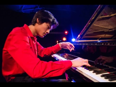 Zhan Hong Xiao gagnant de Virtuose 2017 joue Beethoven