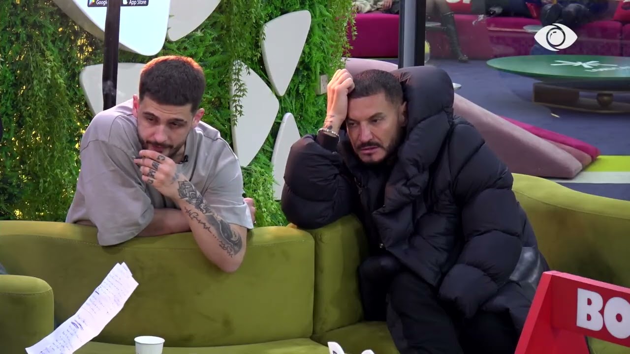 “Mbylle gojën…”/ Kristi lexon skenarin e shfaqjes, banorët e dëgjojnë