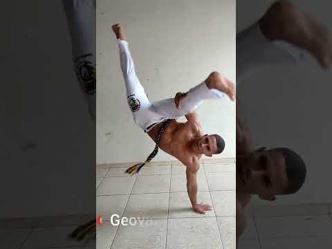 bico de papagaio-Capoeira🔥#capoeira #geovanecapoeira #capoeiraregional #shorstvideo #shorts #deus