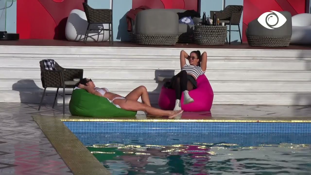 Mikela ngrohet në diell, Efi dhe Ronaldo e hedhin sërish në pishinë