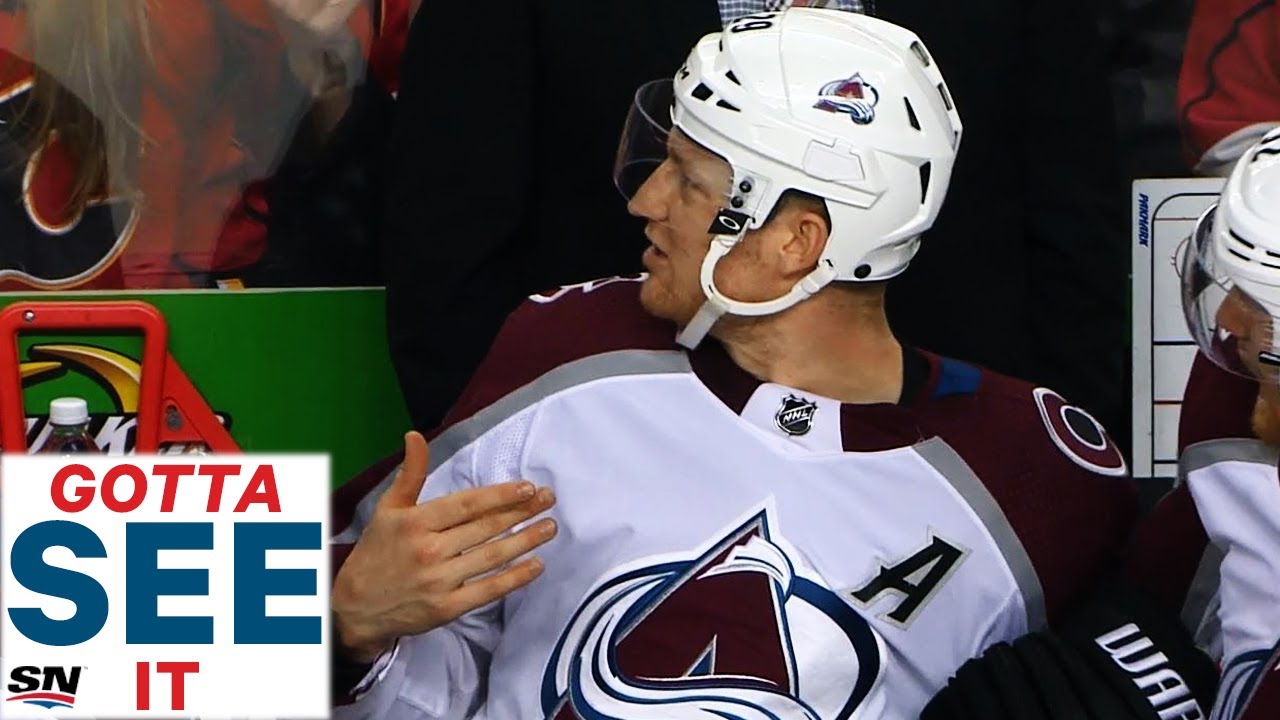 Vidéo: Nathan MacKinnon PÈTE une COCHE sur son COACH....En direct à la TV...