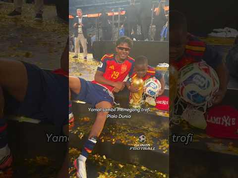 Aksi random adik Yamal di perayaan juara Spanyol! 😳
