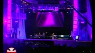 Beto Cuevas - Un Minuto De Silencio + Hablame (Teleton 04.12.2010)