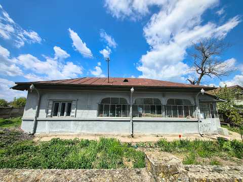 Casă cu farmec rustic și 500 mp, la 15 min de București — Video