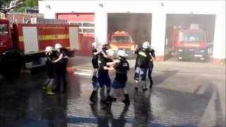 preview picture of video 'Cold Water Challenge Feuerwehr Niederreifenberg'