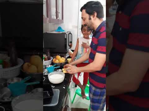 Ice-Cream तयार करताना